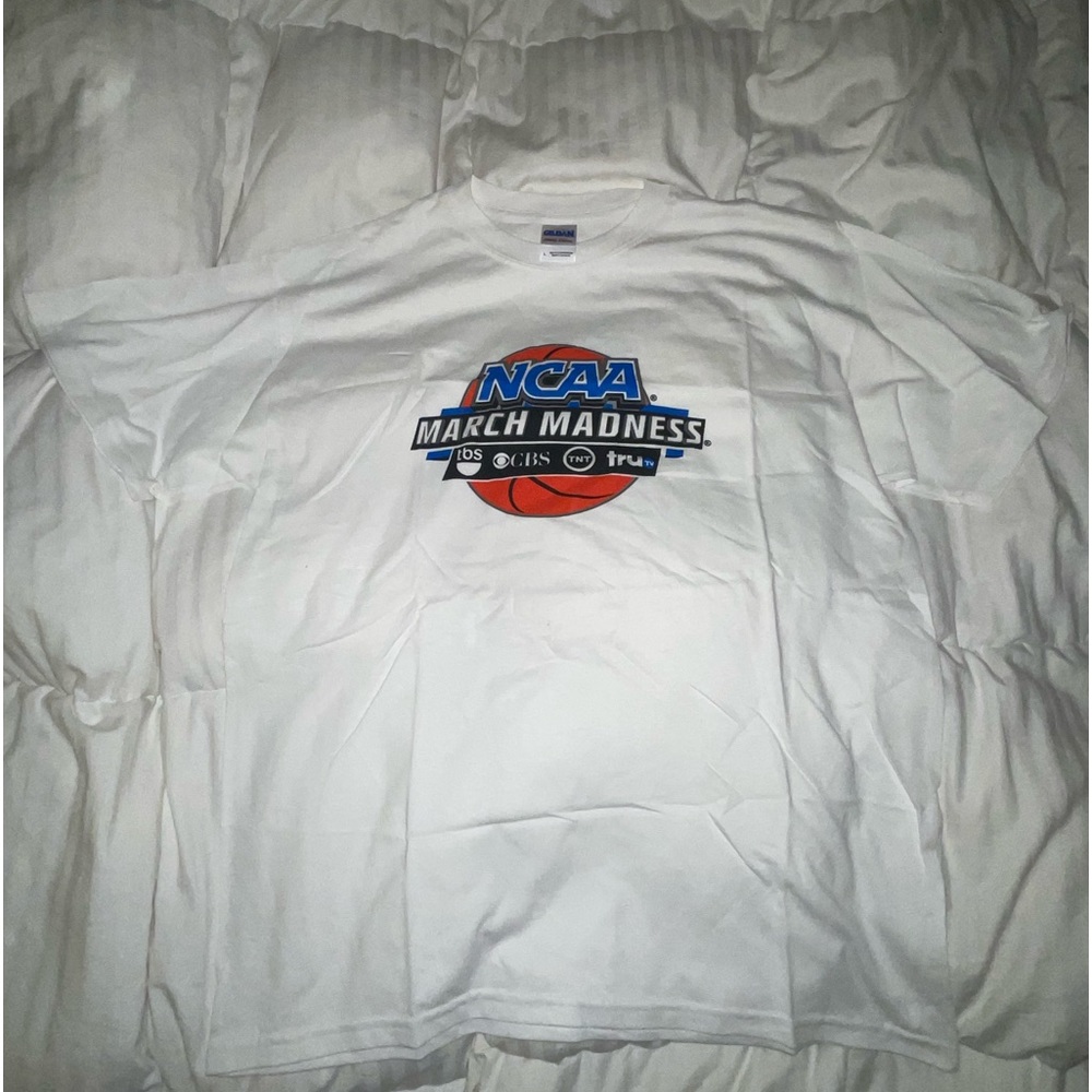 NCAA March Madness Logo Gildan Men’s T Shirt Size Large